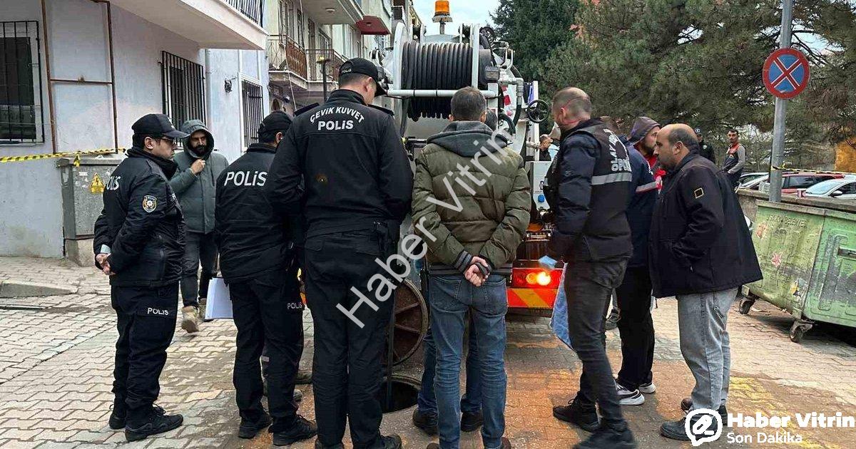 "Uşak'ta Kan Donduran Olay: Kanalizasyon Hattından Cenin Çıktı" başlıklı haber için fotorealistik, p