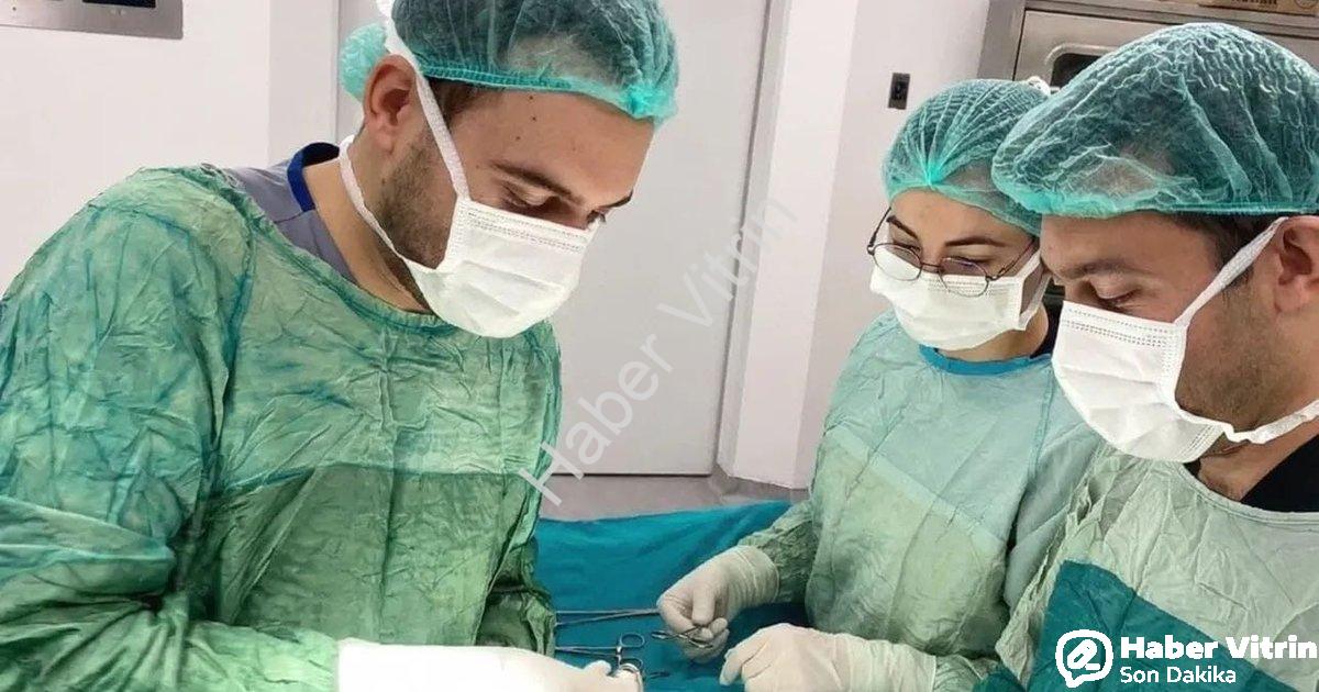 "Şuhut Devlet Hastanesi'nde Bir İlk: Yama Tekniğiyle Fıtık Ameliyatı" başlıklı haber için fotorealis