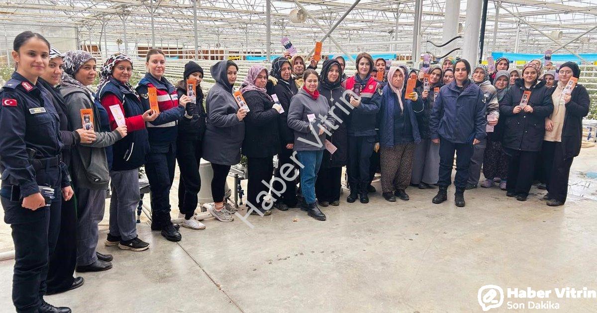 "Kütahya'da Jandarma Sahada: Sera Çalışanı Kadınlara KADES Anlatıldı" başlıklı haber için fotorealis